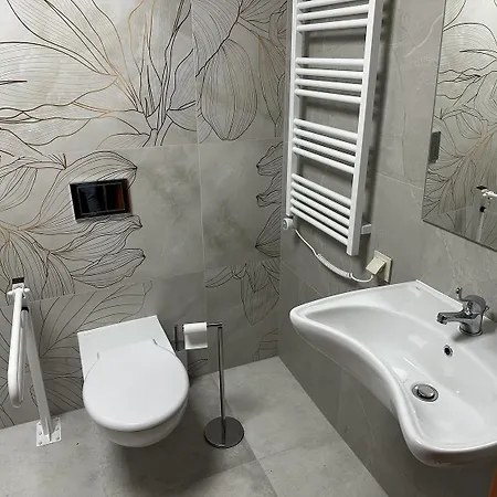 Mololo Art אכסניה *